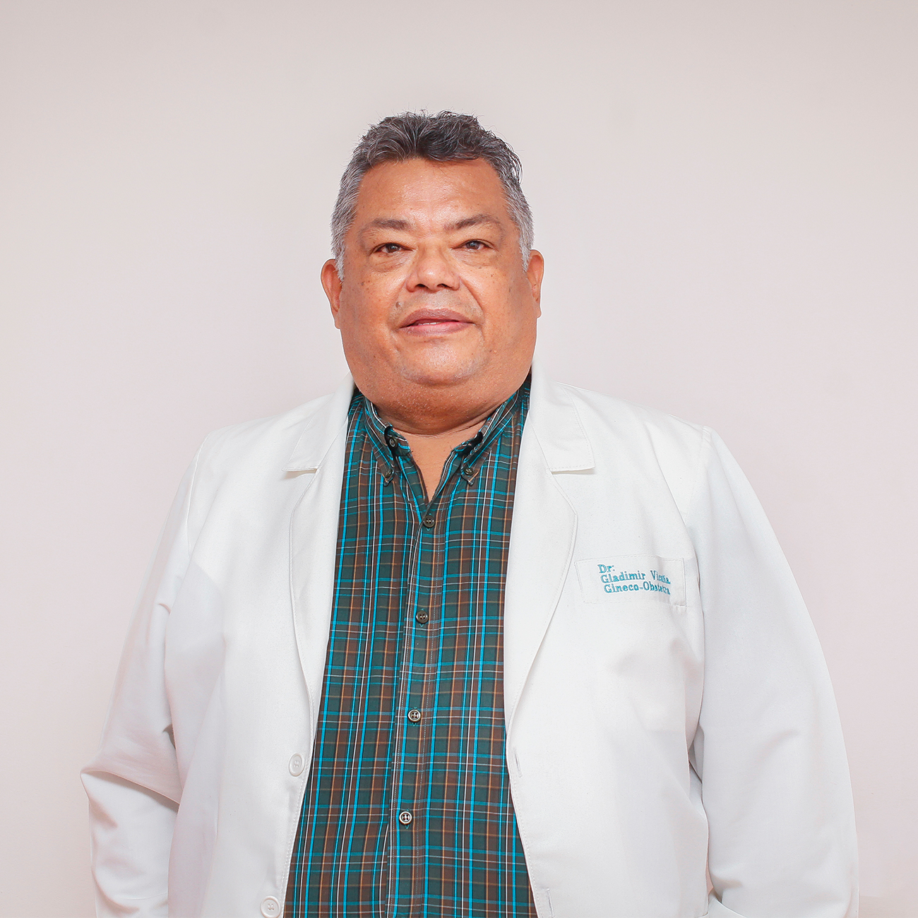 Dr. Gladimir Vicuña